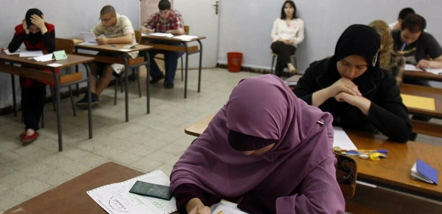 Yıllarca sömürge altındaydı...Fransa yanarken, Cezayir'den dikkat çeken hamle geldi!