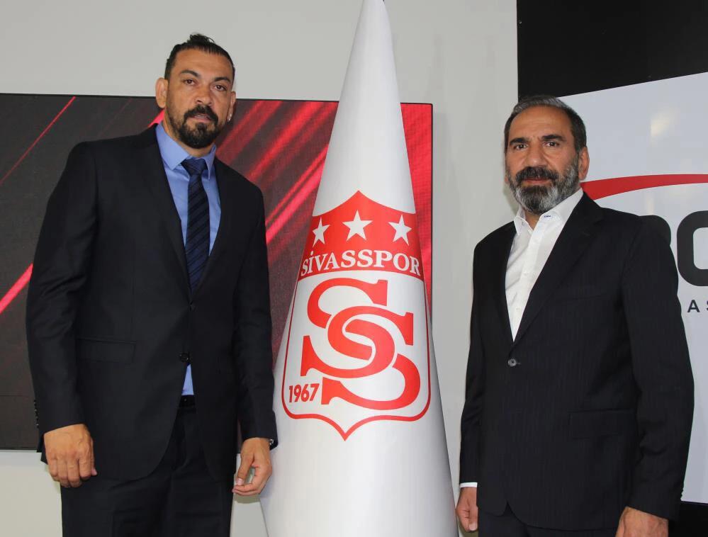 Sivasspor'un yeni hocası Servet Çetin imzayı attı