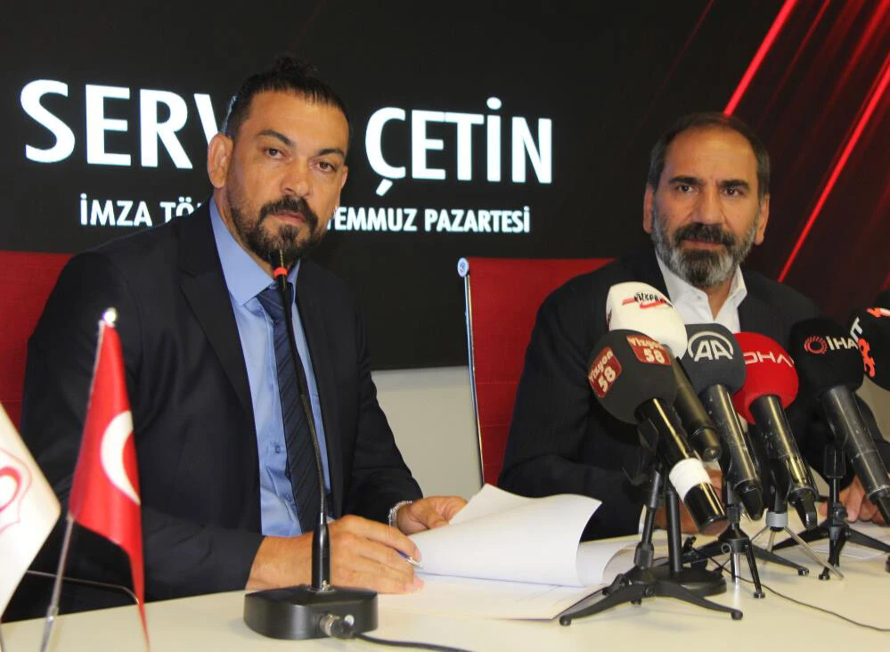 Sivasspor'un yeni hocası Servet Çetin imzayı attı
