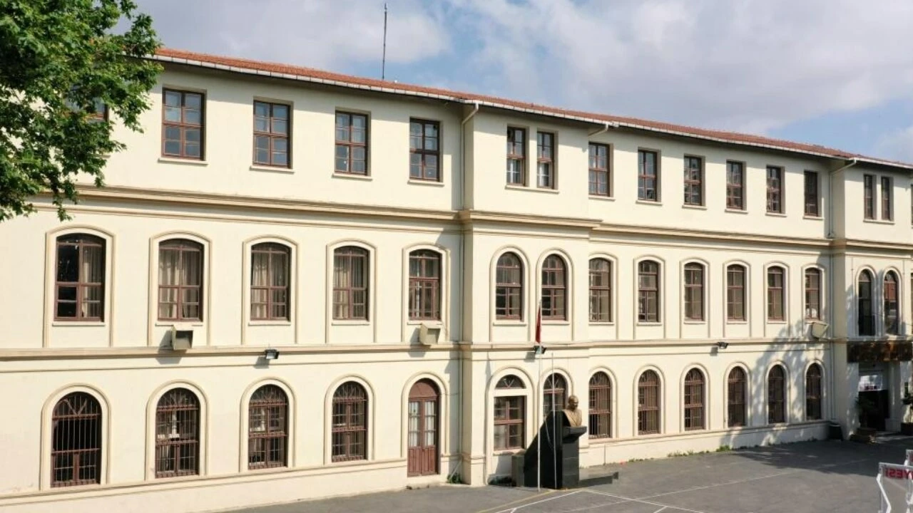 İstanbul'da 280 puanla hangi liselere gidilir? İşte 2023 taban puanları