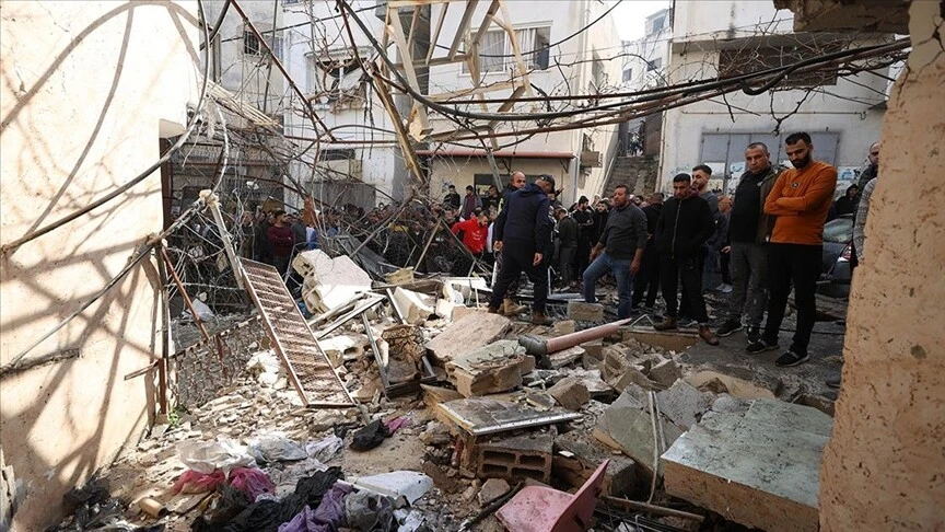 İsrail saldırıları binleri yerinden etti! Filistin Kızılayı 500 aileyi taşıdı