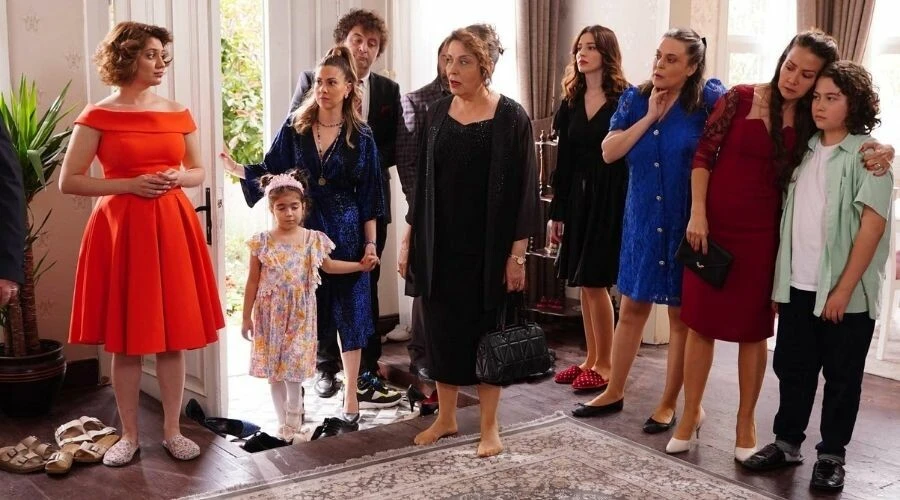 Benim Güzel Ailem Tuğçe kimdir, gerçek adı ne? Ebrar Karabakan Kim?