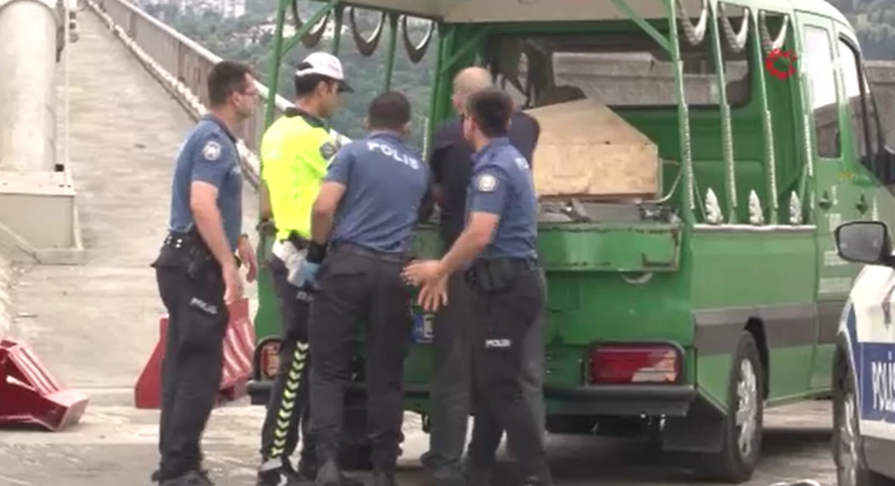 15 Temmuz Şehitler Köprüsü'nde feci kaza! Motosikletli hayatını kaybetti