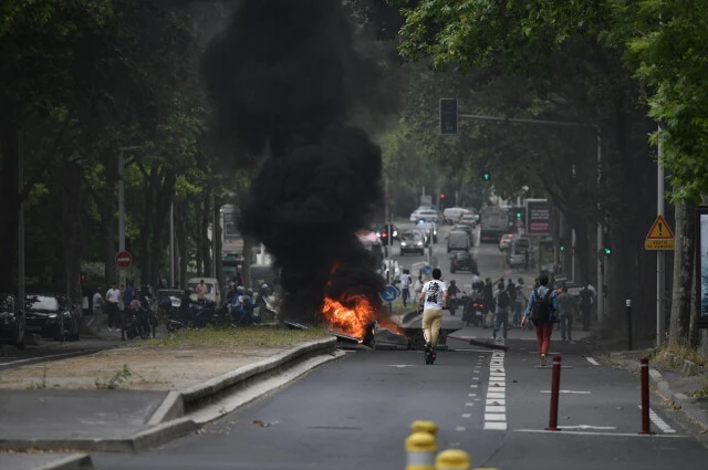 Macron'dan sosyal medya tehdidi: İşler çığırından çıkarsa keseriz