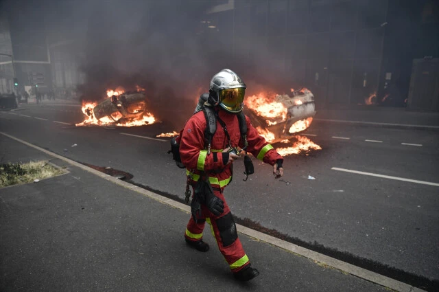 Macron'dan sosyal medya tehdidi: İşler çığırından çıkarsa keseriz
