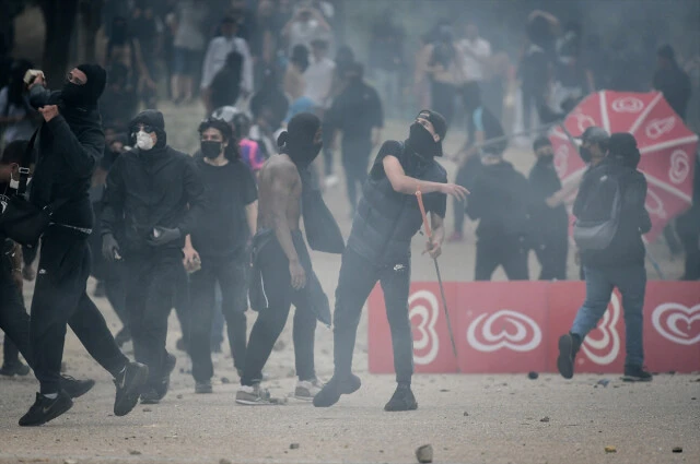 Macron'dan sosyal medya tehdidi: İşler çığırından çıkarsa keseriz