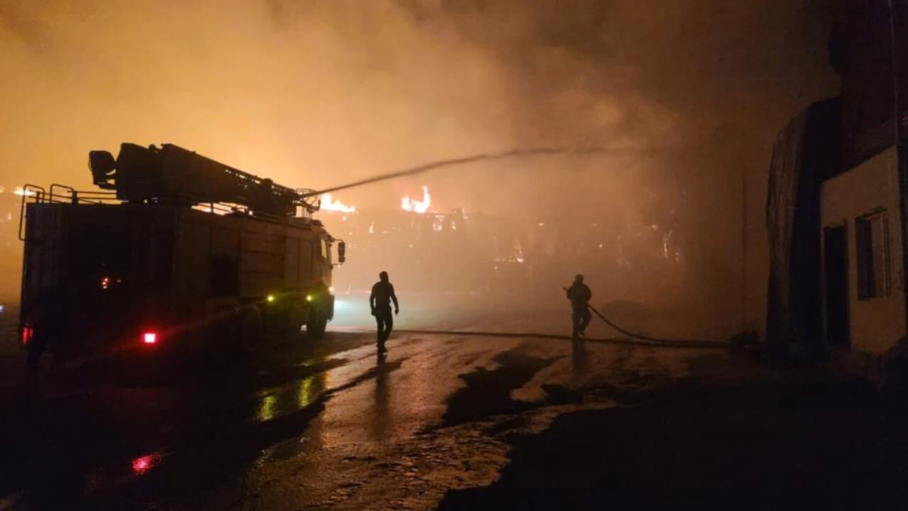 Son dakika! Saman pazarında korkutan yangın