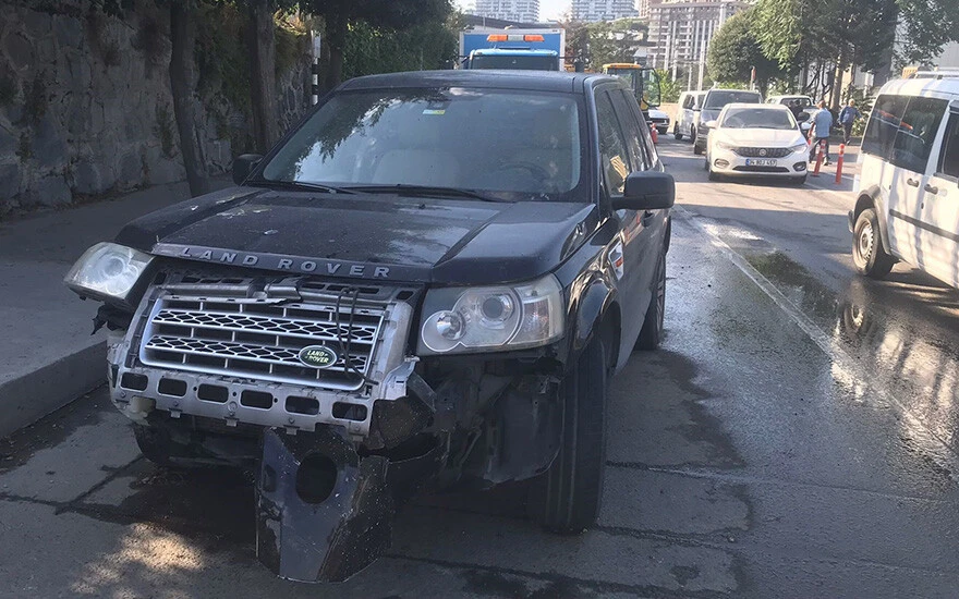 Eyüp’te su borusu patladı, cadde göl oldu