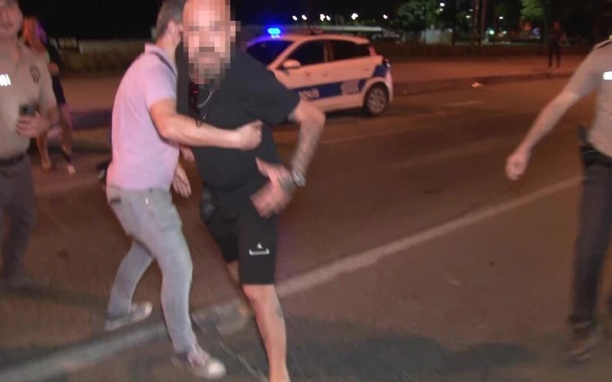 Kadıköy’de basın mensuplarına saldırı! Kocasına "basın özgürlüğü var, çeker" diyerek sitem etti