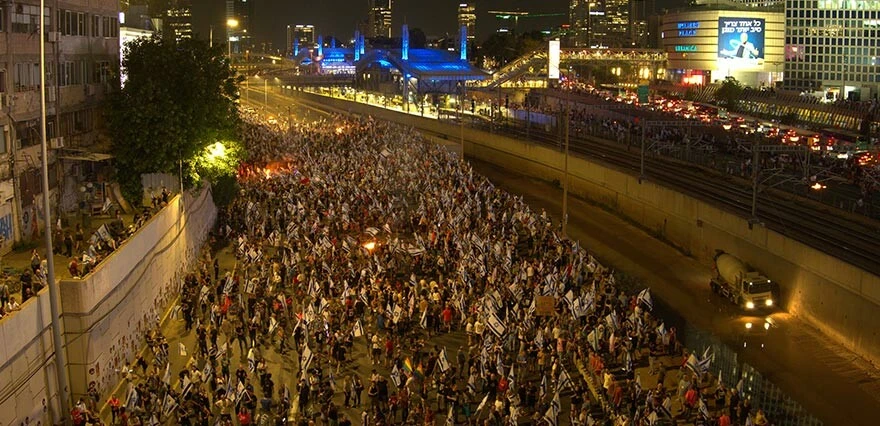 İsrail sokakları bu sefer “istifa” sonrası karıştı!