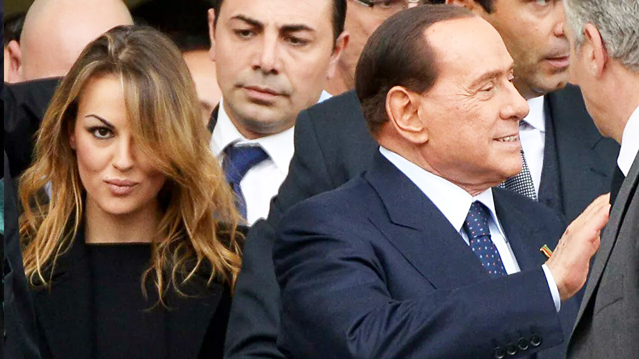 Berlusconi’nin vasiyeti açıklandı! Dostuna ve kız arkadaşına bıraktığı miras dudak uçuklattı