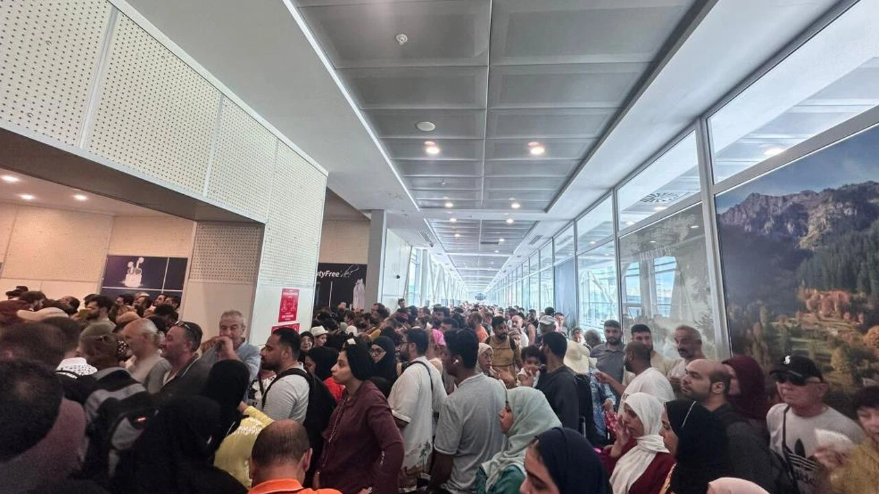 IMEI kayıt ücreti fırladı, parasını cebine koyan yola çıktı: Sınırda '<a href=