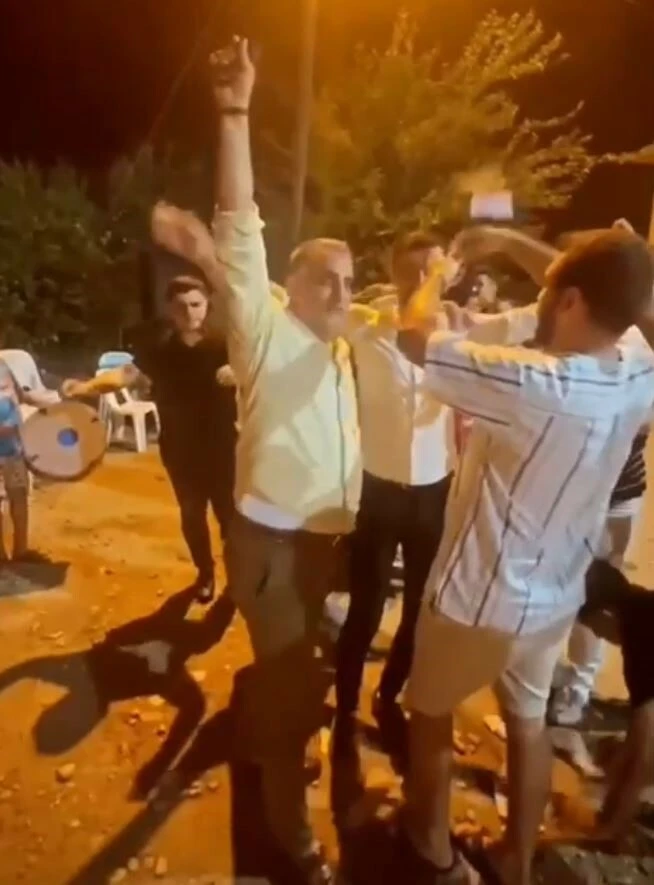 Asker eğlencesinde facianın eşiğinden dönüldü! Elindeki silahla havaya rastgele ateş açtı