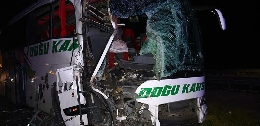 Bolu’da yolcu otobüsü ile tır çarpıştı! Yaralılar var…