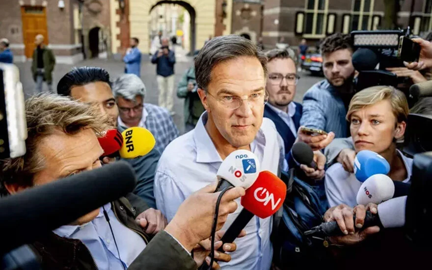 Hollanda'da hükümet düştü