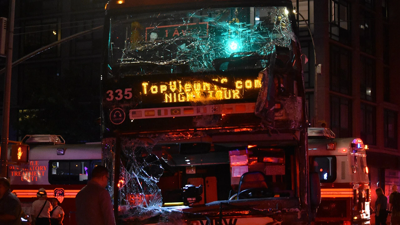 New York'ta iki otobüs kafa kafaya girdi: En az 40 yaralı