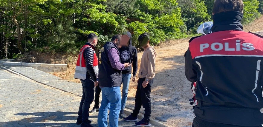 Çanakkale'de korkutan orman yangını:  Havadan ve karadan müdahale sürüyor.