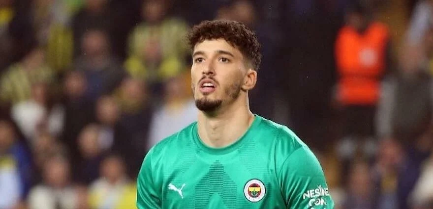 Altay kalesinde 45 gol görürken 14 maçta da kalesini gole kapattı.