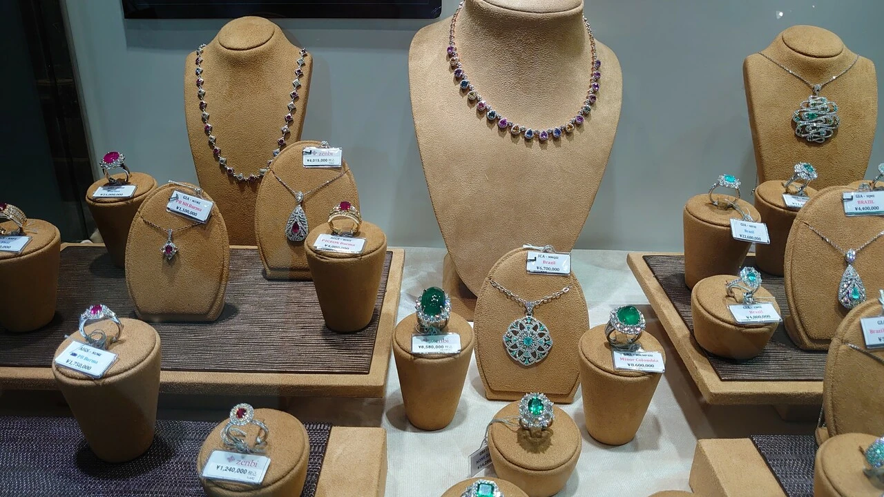 Tokyo'daki fuarda en değerli parça sergilendi! Elmas yüzüğün fiyatını duyanlar dilini ısırdı…