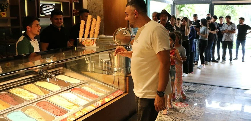 Adana'da dondurma satışları patladı