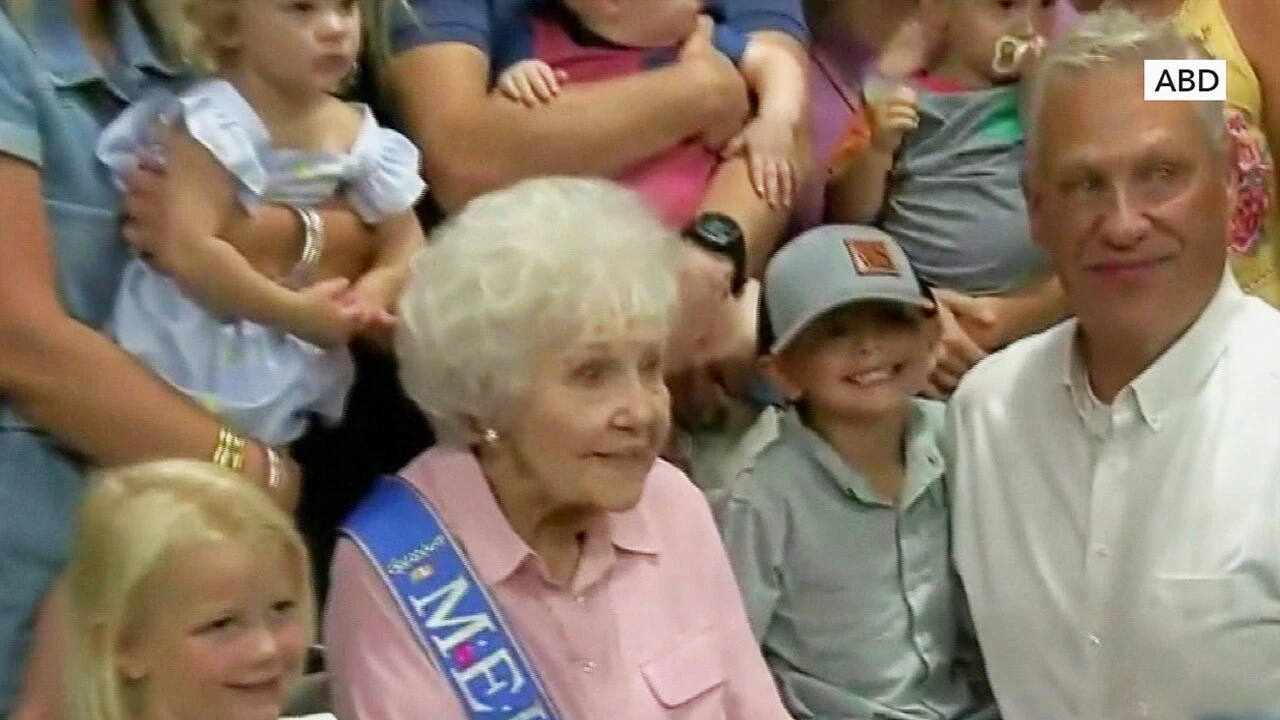 Böyle çalışma azmi görülmedi! 74 yıl çalıştı, 90 yaşında emekli oldu