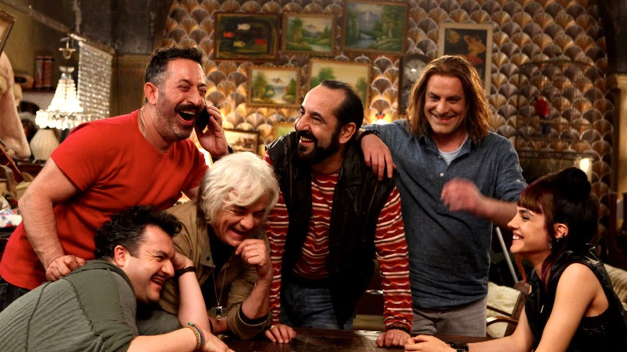 Cem Yılmaz'ın Özkan Uğur için paylaşım yapmaması dikkat çekti! Sosyal medya ikiye bölündü