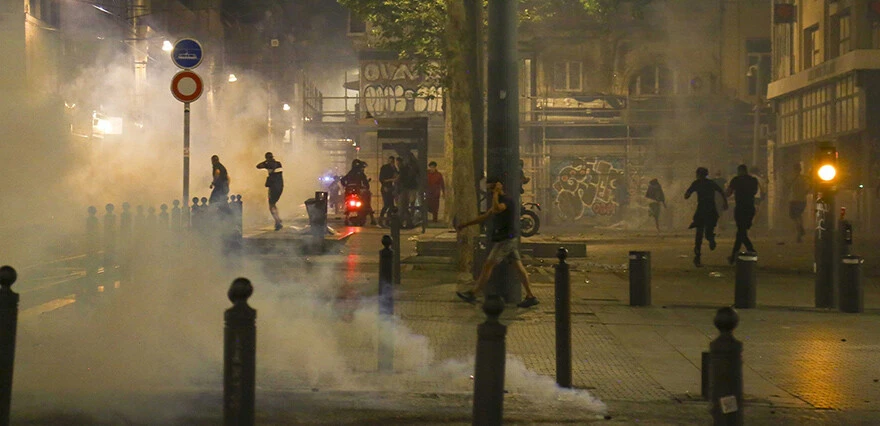 Fransa'da protesto alarmı! Havai fişek satışı yasak