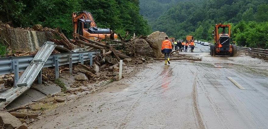 Zonguldak'ta heyelan oldu