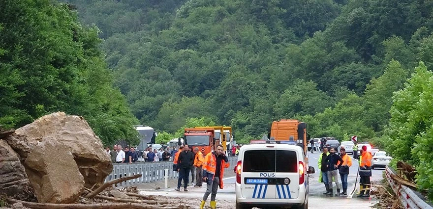 Zonguldak'ta heyelan oldu