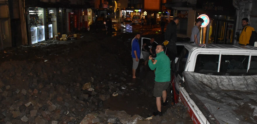 Karadeniz'i yine sel vurdu: 130 kilogram yağış, ölüm, bine yakın heyelan ve toprak kayması...