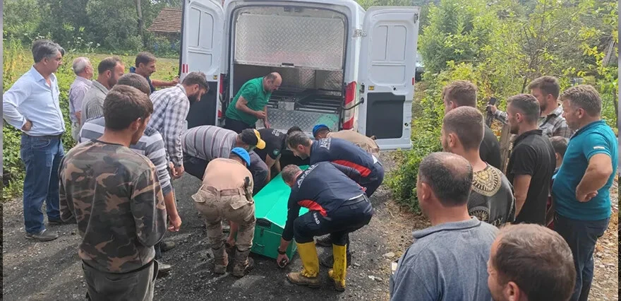 Karadeniz'i yine sel vurdu: 130 kilogram yağış, ölüm, bine yakın heyelan ve toprak kayması...