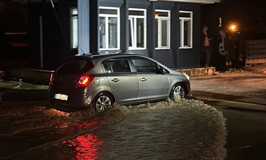 Selin etkili olduğu Düzce'de yüzlerce araç tahliye edildi.
