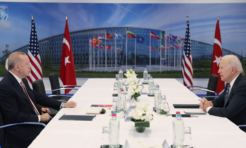 İsveç NATO’ya girecek mi? Cumhurbaşkanı Erdoğan’ın Biden’a cevabı ABD basınında!