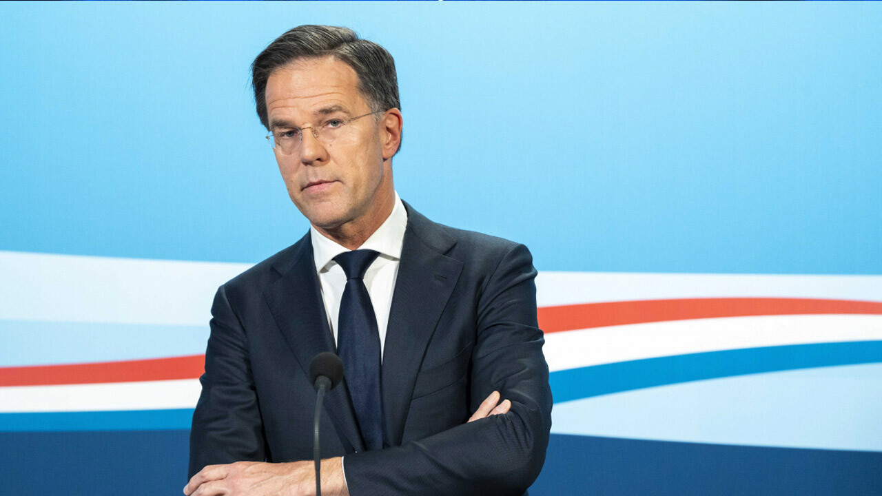 Hükümet düştü Başbakan Mark Rutte siyaseti bıraktı! Hollanda&#039;da mülteci krizi