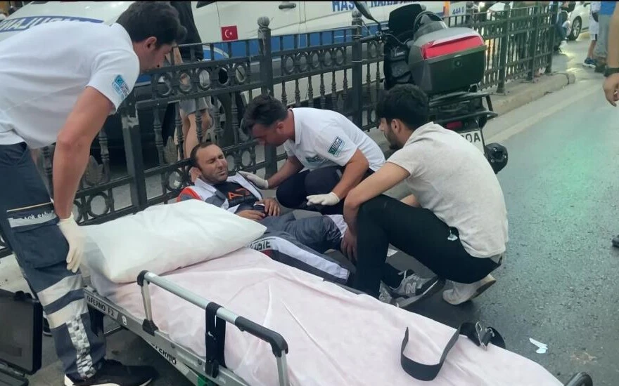 Kadıköy’de ilginç anlar yaşandı! Kaza yaptı aranması çıktı...