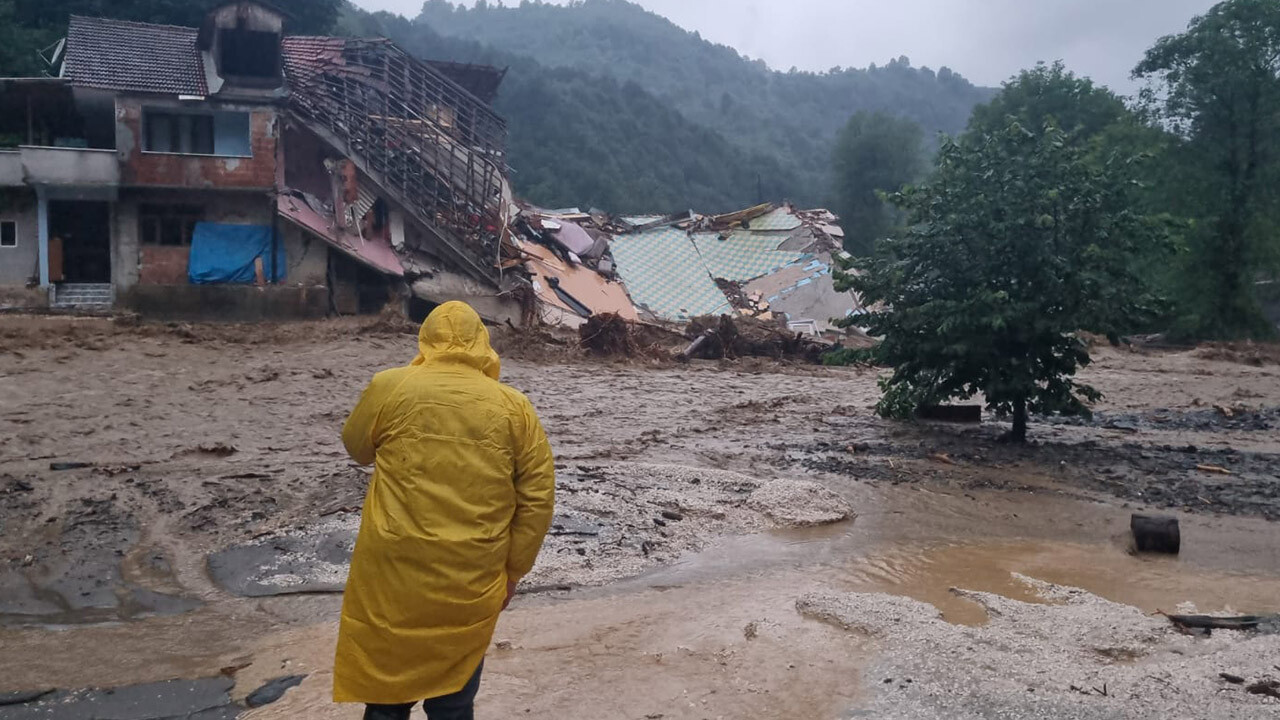 Sel bölgesinde alarm! Meteoroloji “şiddetli yağış” diyerek 13 il için  turuncu kod uyarısı verdi...