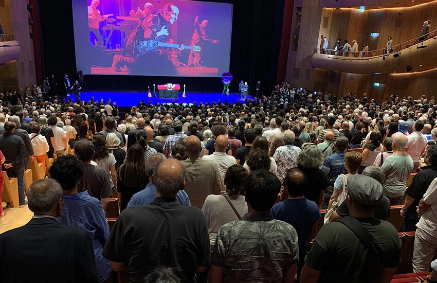 Özkan Uğur’a son veda! Gözyaşlarıyla uğurlandı