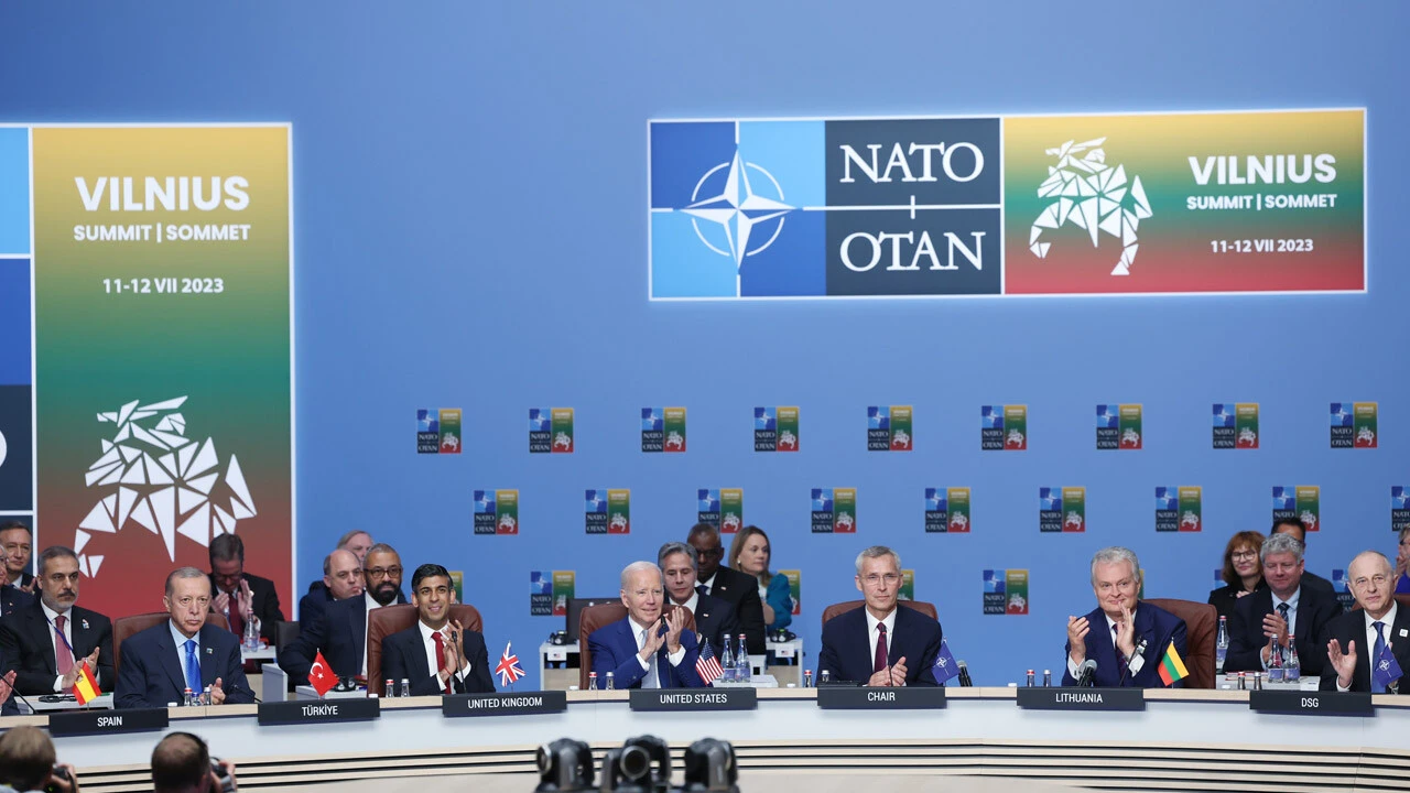 NATO Sekreteri Stoltenberg'den Ukrayna'ya üyelik daveti açıklaması