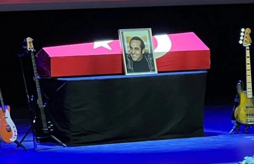 Özkan Uğur’a son veda! Gözyaşlarıyla uğurlandı