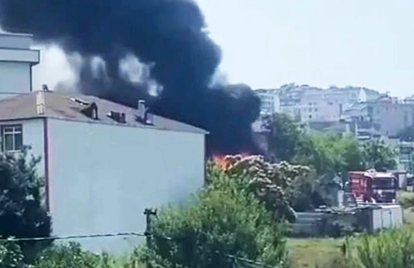 Sancaktepe'de bir iş yerinde korkutan yangın