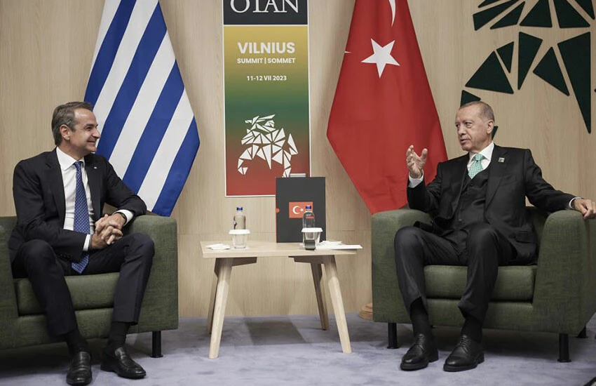 Erdoğan, NATO zirvesindeki temasları kapsamında Yunanistan Başbakanı Kiriakos Miçotakis ile bir araya geldi