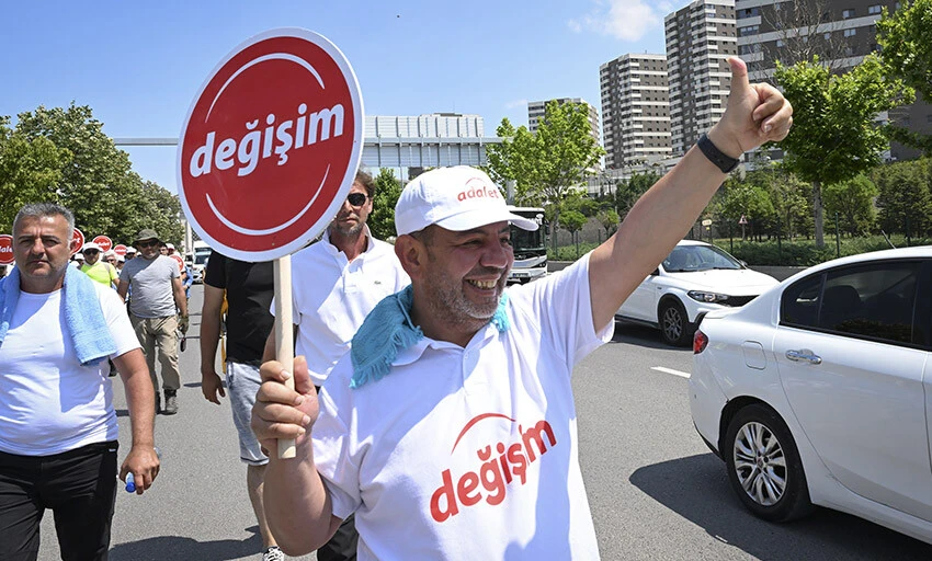 Tanju  Özcan, genel başkanlığa adaylık sinyali verdi.