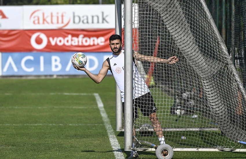 Beşiktaş’ta talihsiz sakatlık: Genç yıldız idmanı yarıda bıraktı