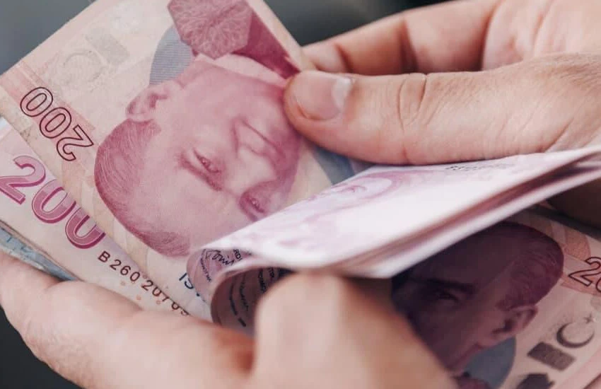 Emeklilerin gözü Meclis'te! Zam oranı artırılacak mı? Nokta artışı yapan uzman isimden tahmin: 30 bandını bulacak