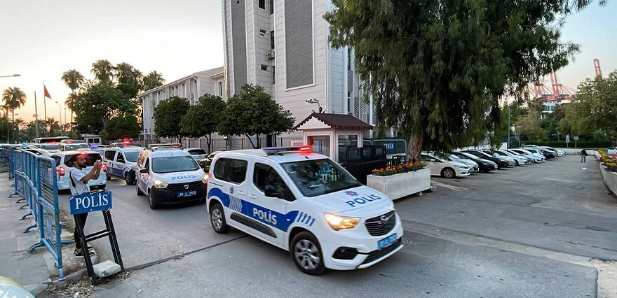 Mersin'de "torbacılara" şafak baskını: 30 gözaltı
