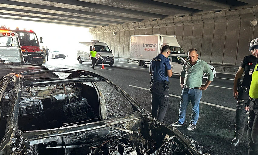Son dakika: TEM'de 7 milyon liralık araç küle döndü!