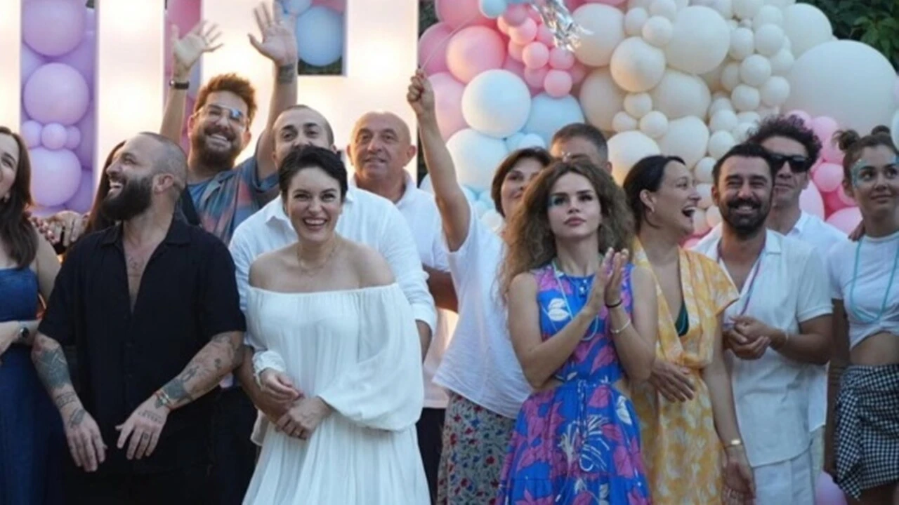 Enis Arıkan’dan sürpriz ‘baby shower’… Ezgi Mola