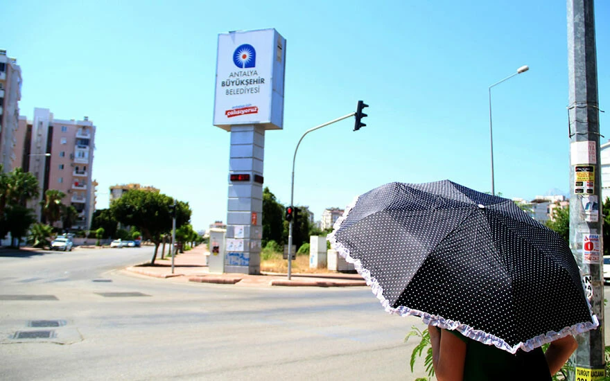 Termometreler 46’yı gösterdi, sahil ve sokaklar boş kaldı