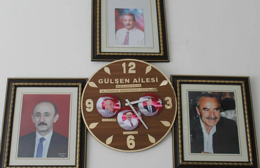 95 yaşındaki Muzaffer Gülşen, 15 Temmuz hain darbe girişiminde şehit olan iki oğlu ve damadının acısını her gün ağıt yakarak dindirmeye çalışıyor.