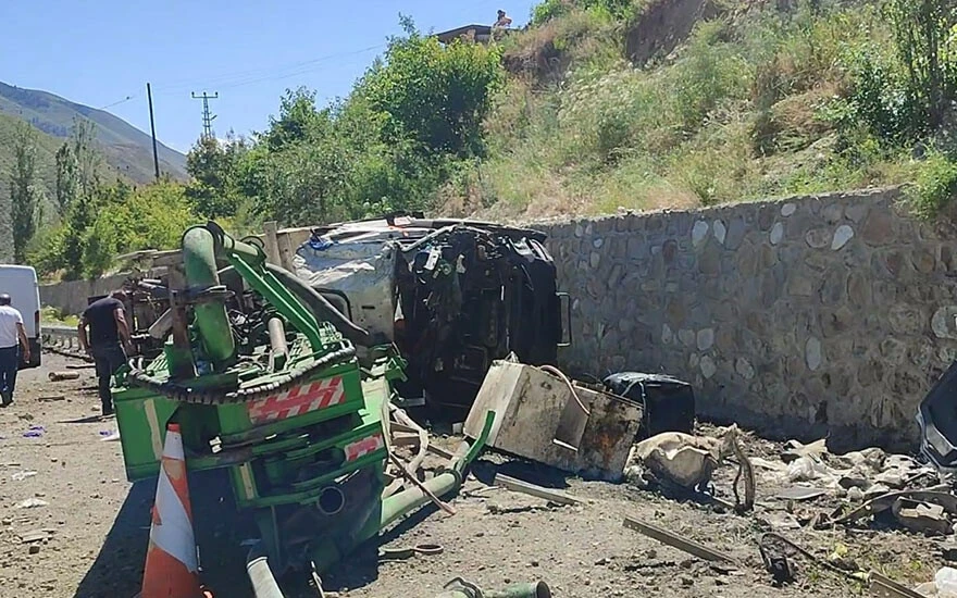 Ölüm kavşağında yine feci kaza: 2 ölü